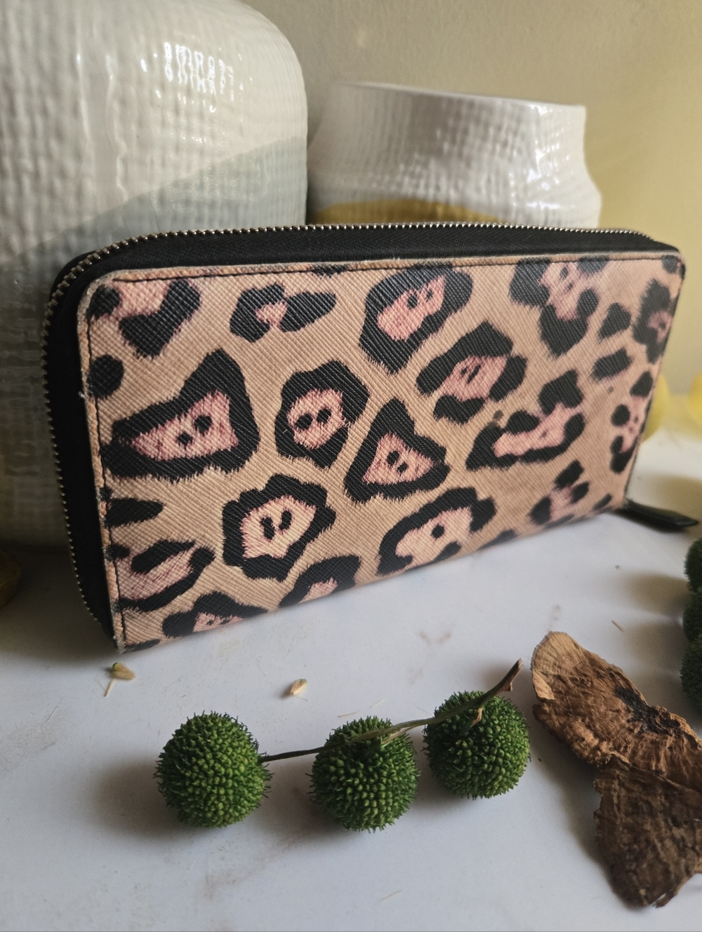 GUC Givenchy Leopard Print Long Continental Leather Zip-Around Wallet - Picture 2 of 16